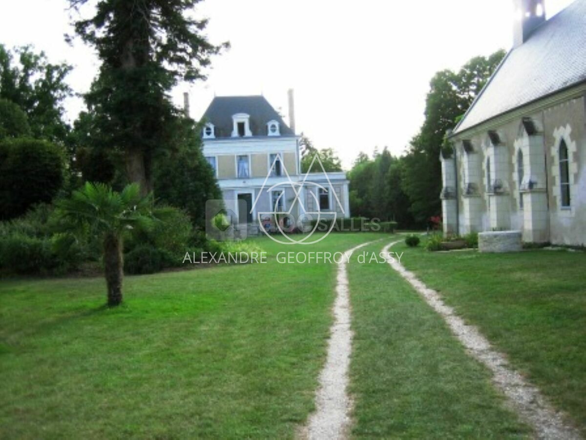 MANOIR DU XIXème avec plusieurs salles de séminaires sur un parc de 20 hectares, zone trés touristique