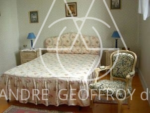 MANOIR DU XIXème avec plusieurs salles de séminaires sur un parc de 20 hectares, zone trés touristique