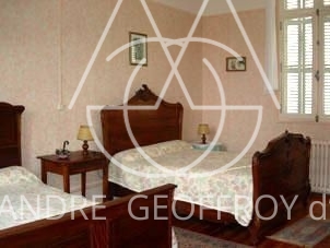 MANOIR DU XIXème avec plusieurs salles de séminaires sur un parc de 20 hectares, zone trés touristique