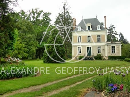 MANOIR DU XIXème avec plusieurs salles de séminaires sur un parc de 20 hectares, zone trés touristique