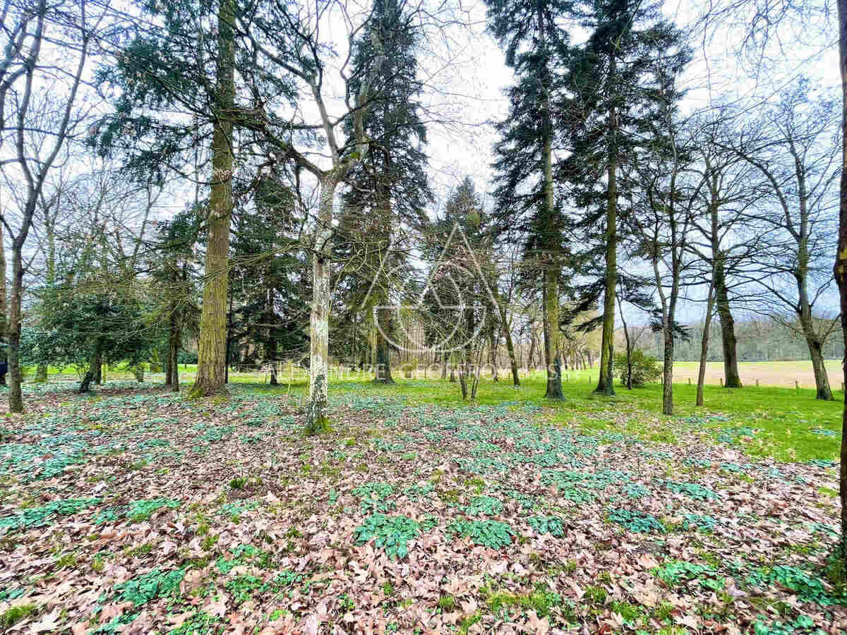 MANOIR DU XIXème avec plusieurs salles de séminaires sur un parc de 20 hectares, zone trés touristique
