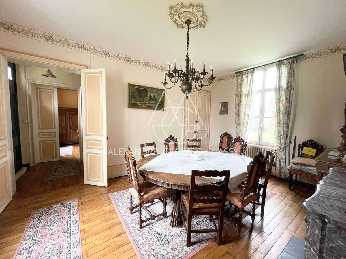 MANOIR DU XIXème avec plusieurs salles de séminaires sur un parc de 20 hectares, zone trés touristique