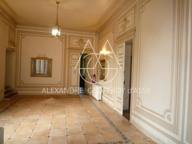 EN REGION PARISIENNE CHATEAU de 4453 M2 IDEAL POUR PROJET HOTELIER