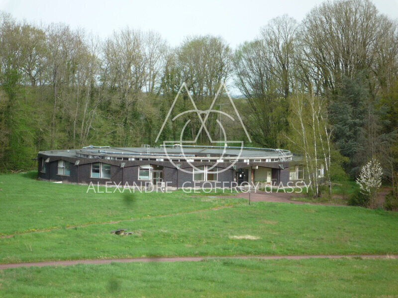 EN REGION PARISIENNE CHATEAU de 4453 M2 IDEAL POUR PROJET HOTELIER