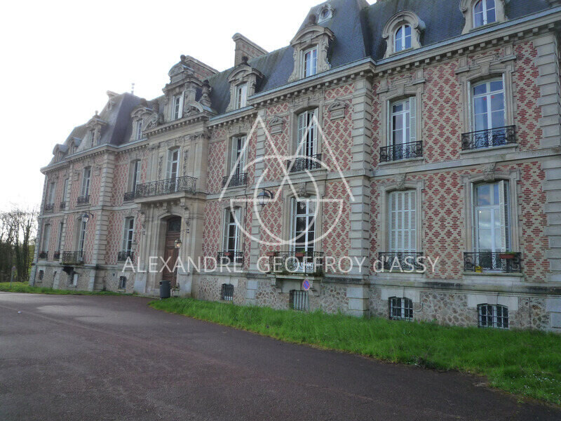 EN REGION PARISIENNE CHATEAU de 4453 M2 IDEAL POUR PROJET HOTELIER
