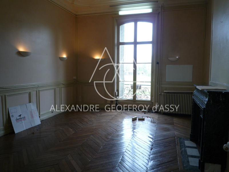 EN REGION PARISIENNE CHATEAU de 4453 M2 IDEAL POUR PROJET HOTELIER