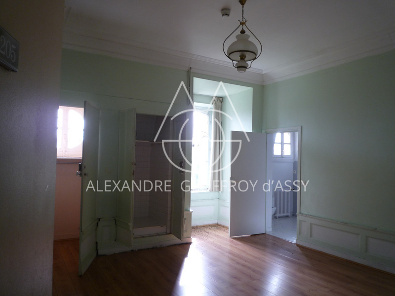 EN REGION PARISIENNE CHATEAU de 4453 M2 IDEAL POUR PROJET HOTELIER