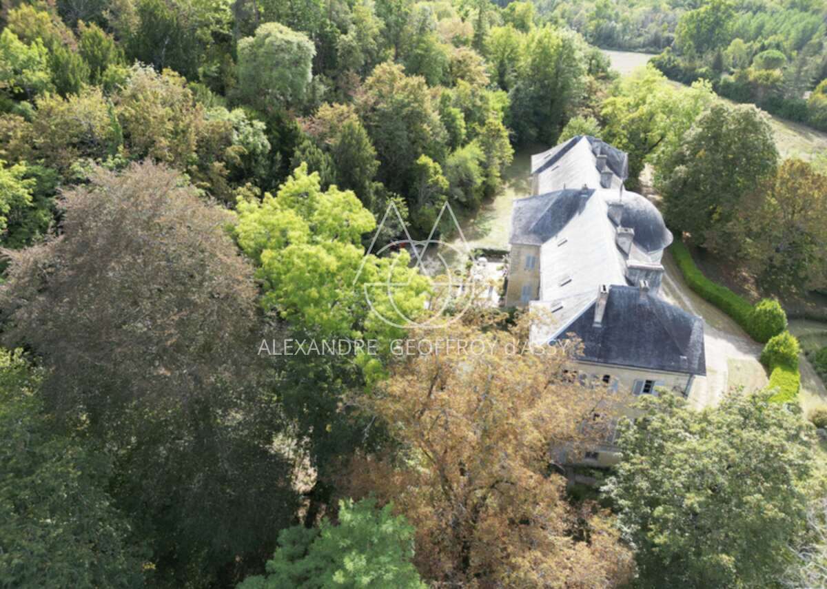 A vendre Château 900 m² à PERIGUEUX