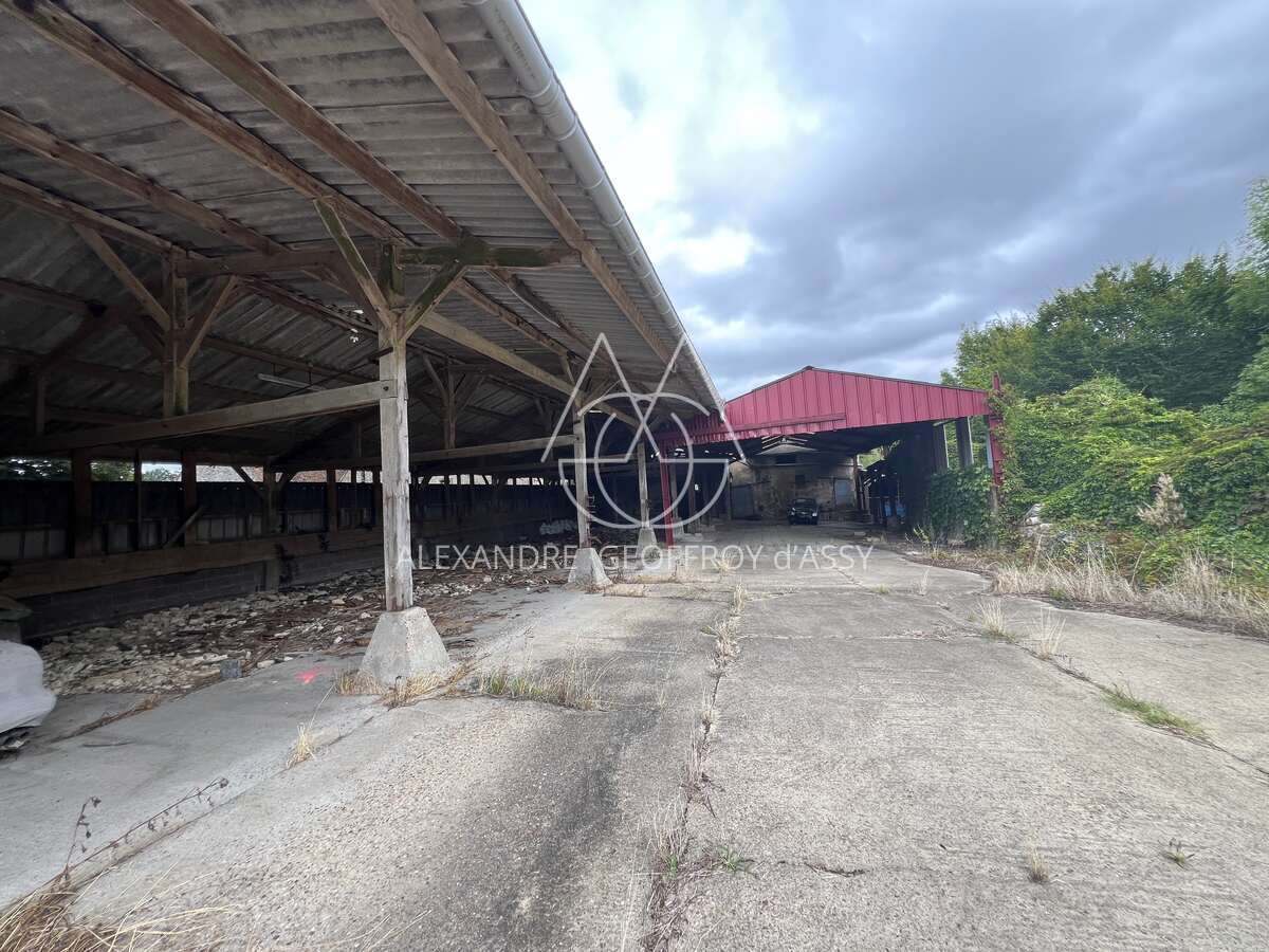 A 1H50 de PARIS impressionnant ensemble immobilier du XV et XIXème