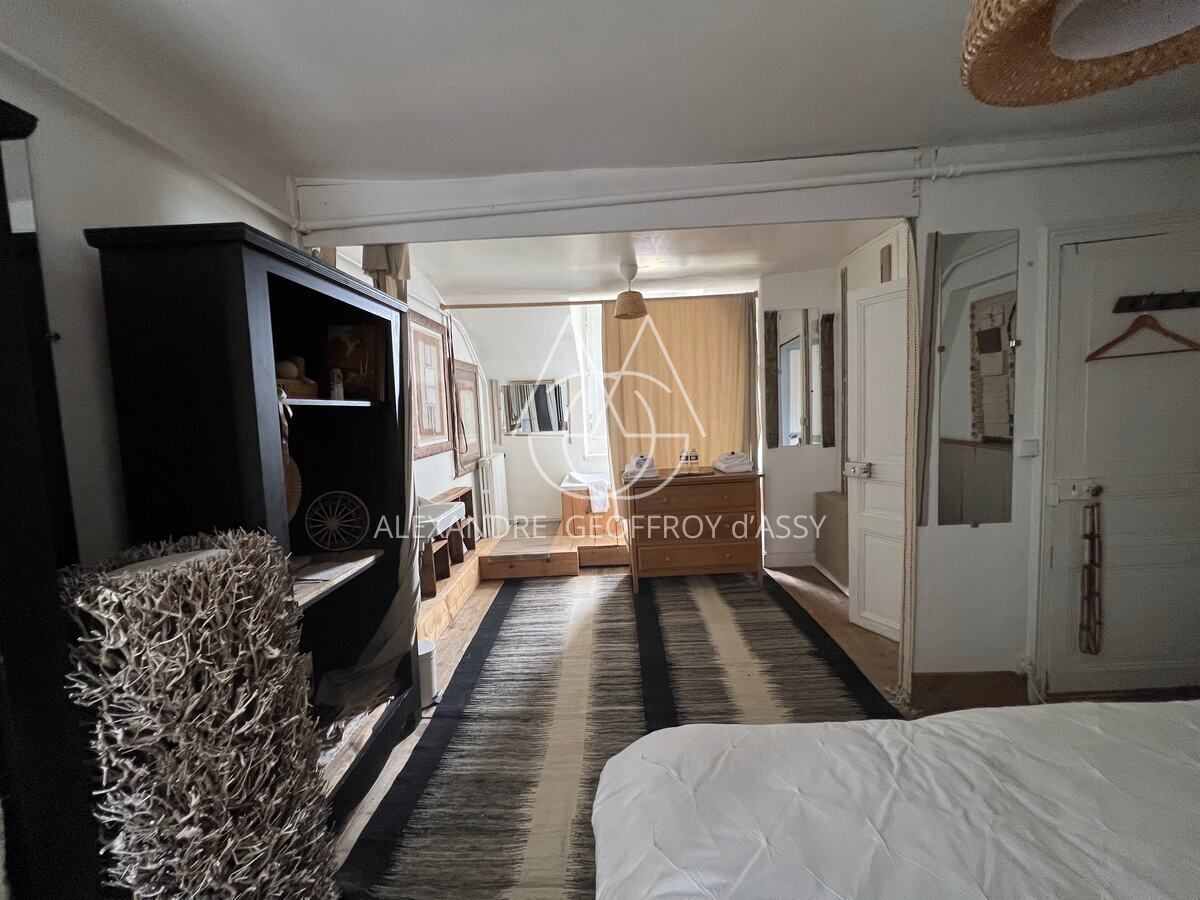 A 1H50 de PARIS impressionnant ensemble immobilier du XV et XIXème