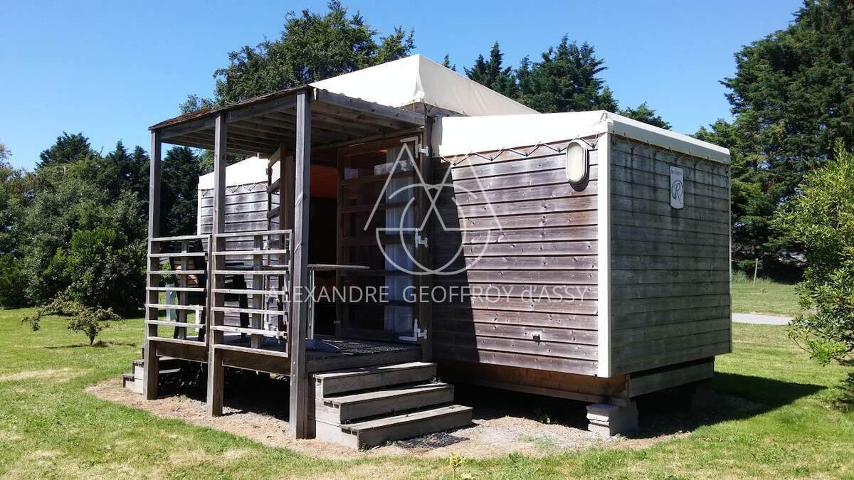 CHATEAU XVII ème AVEC CAMPINC PROCHE DE SAINT MALO