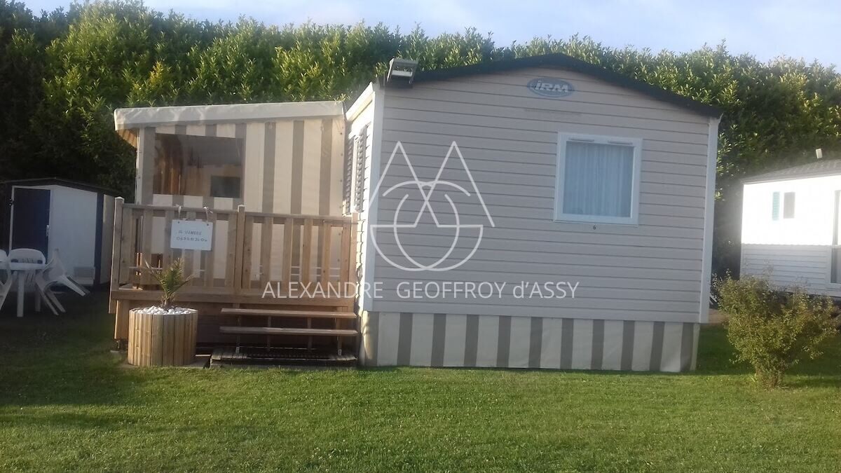 CHATEAU XVII ème AVEC CAMPINC PROCHE DE SAINT MALO