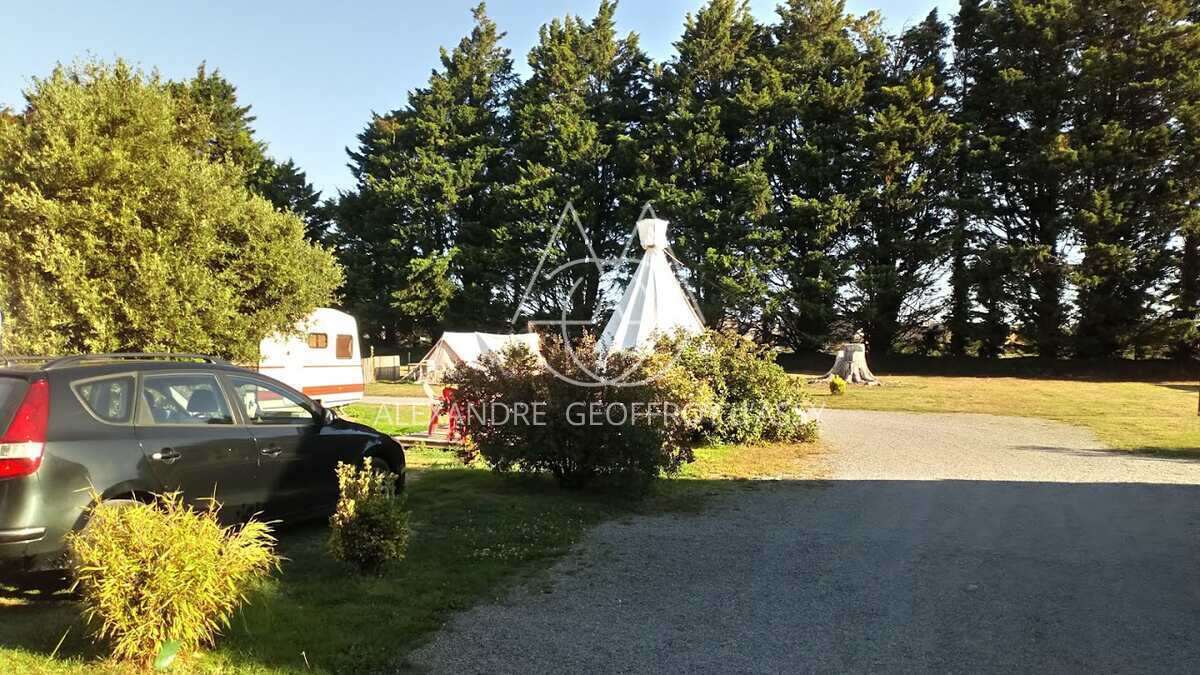 CHATEAU XVII ème AVEC CAMPINC PROCHE DE SAINT MALO