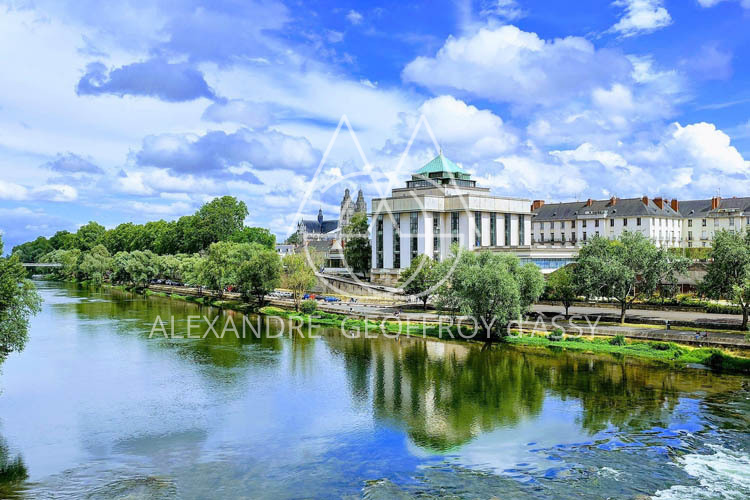 COMPLEXE HÔTELIER FORT POTENTIEL ET EMPLACEMENT N°1  TOURS