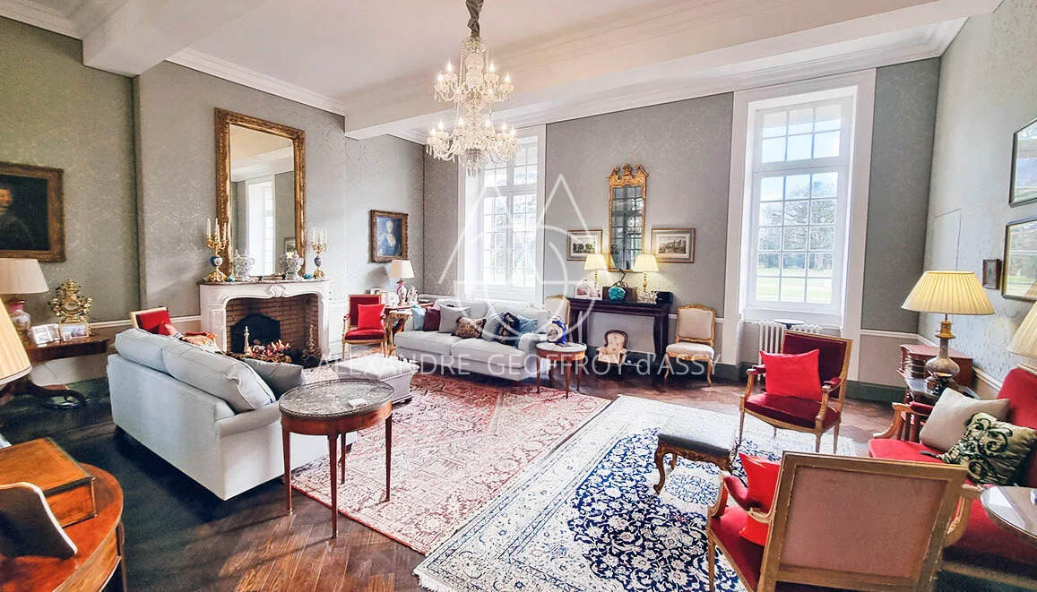 La Roche Posay château XIXème restauré 1500 m2 sur 4.5 hectares 1.680 M€