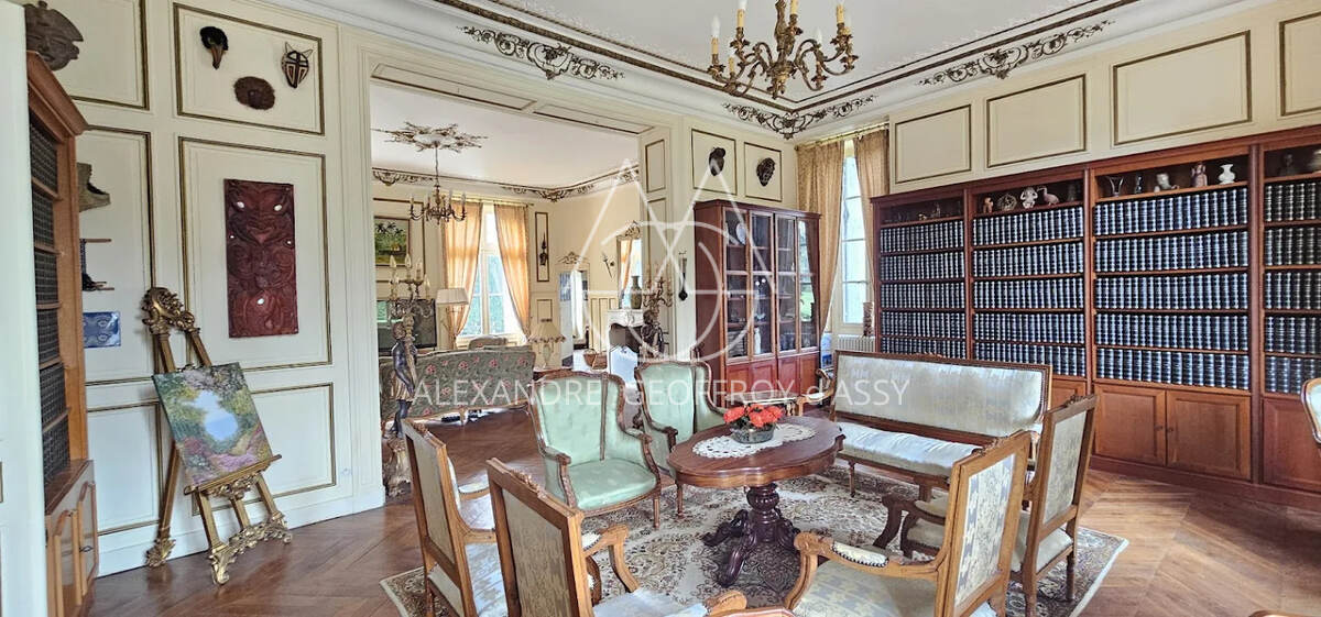 La Roche Posay château XIXème restauré 1500 m2 sur 4.5 hectares 1.680 M€