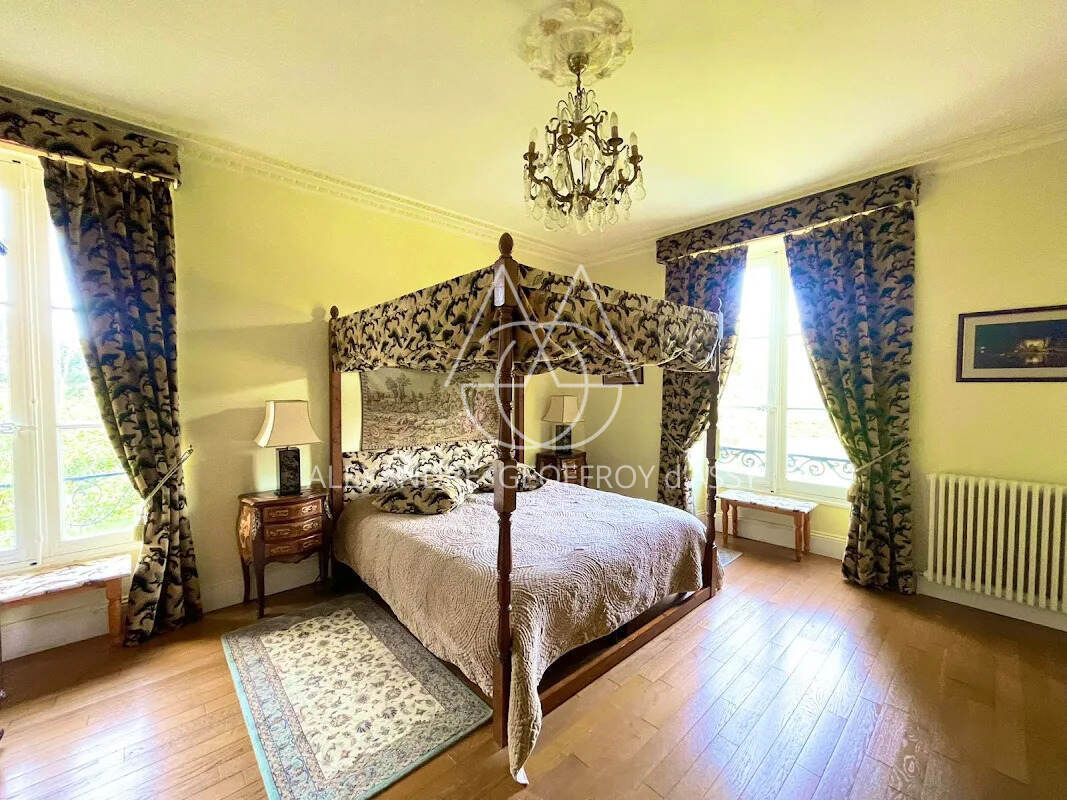 La Roche Posay château XIXème restauré 1500 m2 sur 4.5 hectares 1.680 M€