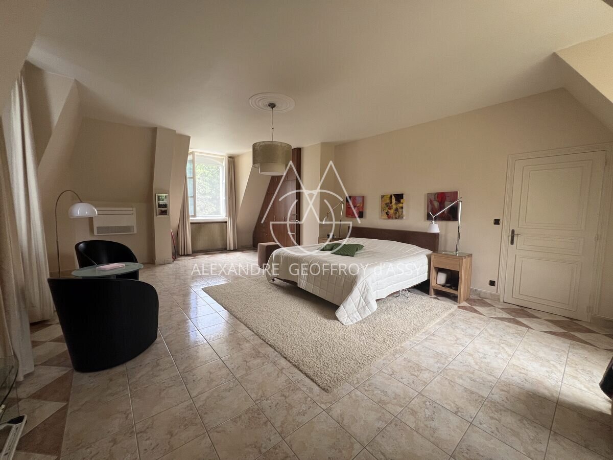 Château moderne, construit au XXème siècle