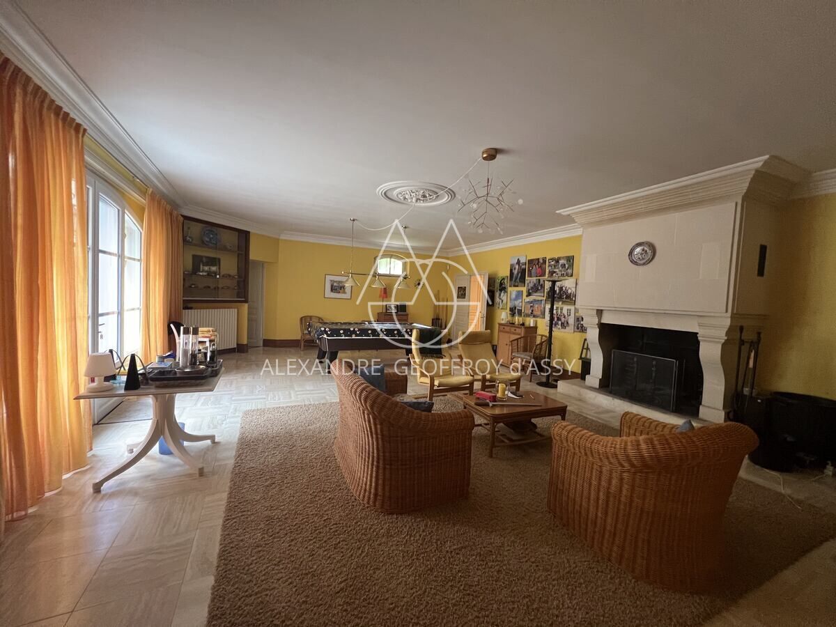 Château moderne, construit au XXème siècle