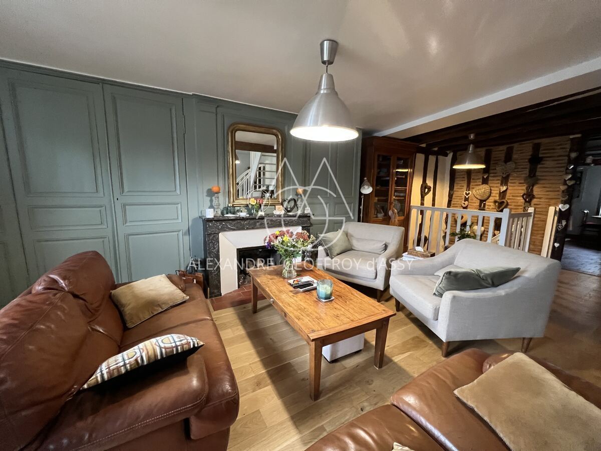 Maison XIX ème en tuffeaux quartier cathédrale Tours 240 M2