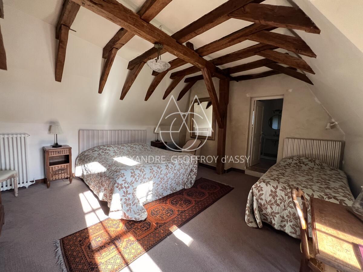 AUTHENTIQUE MANOIR DU XV et XVIIIème à 15 minutes de TOURS avec 90 hectares d'un seul tenant