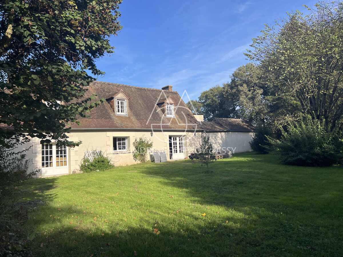 AUTHENTIQUE MANOIR DU XV et XVIIIème à 15 minutes de TOURS avec 90 hectares d'un seul tenant