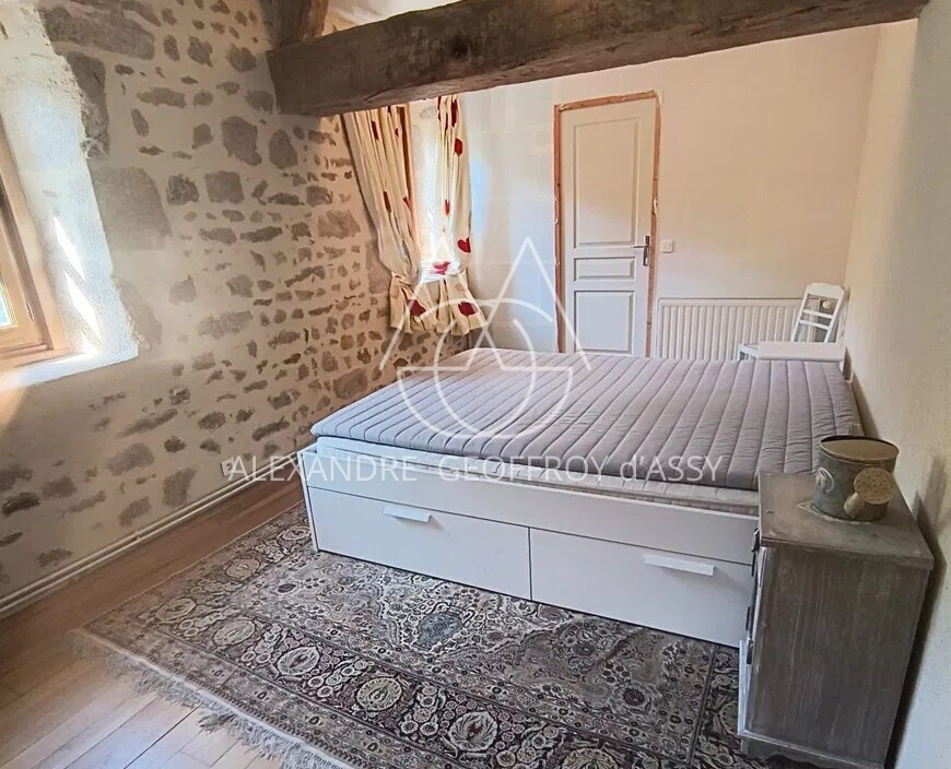 Château du XVII eme situe à 25 min de Limoges sur a magnifique plan d'eau et un parc de 27ha