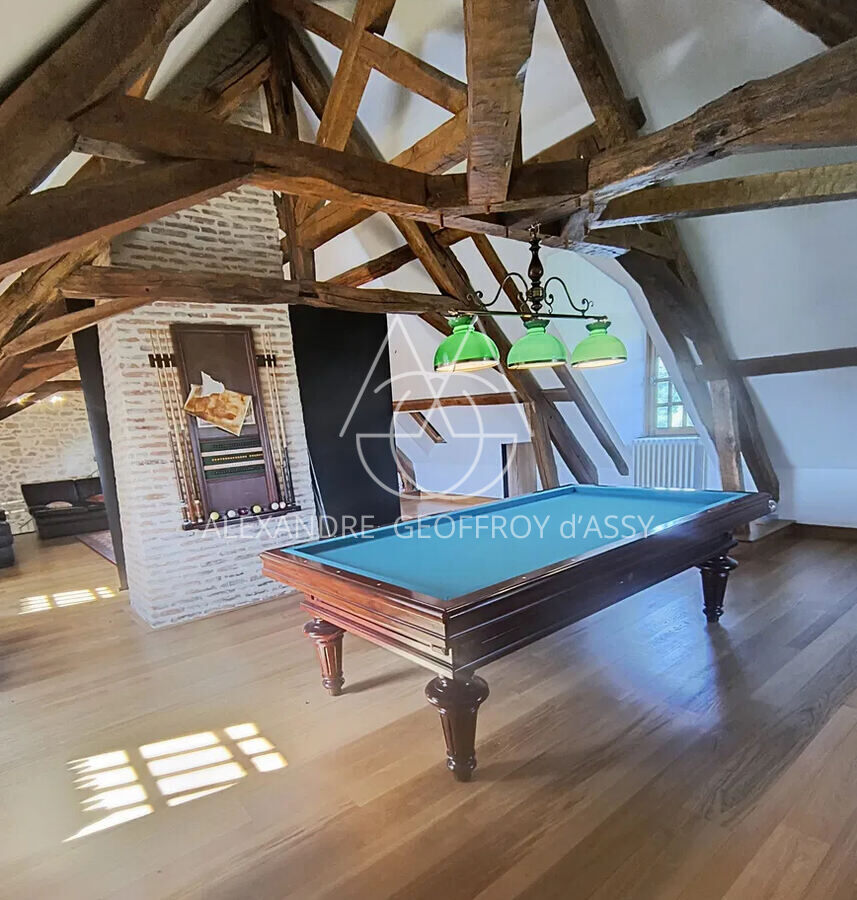 Château du XVII eme situe à 25 min de Limoges sur a magnifique plan d'eau et un parc de 27ha