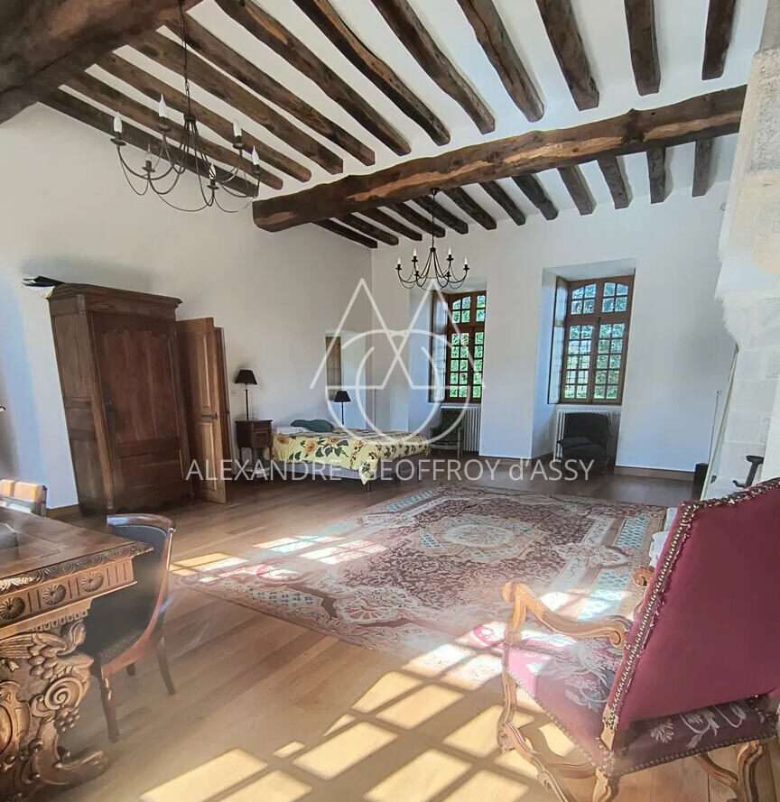 Château du XVII eme situe à 25 min de Limoges sur a magnifique plan d'eau et un parc de 27ha