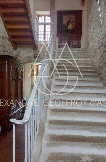 Château du XVII eme situe à 25 min de Limoges sur a magnifique plan d'eau et un parc de 27ha