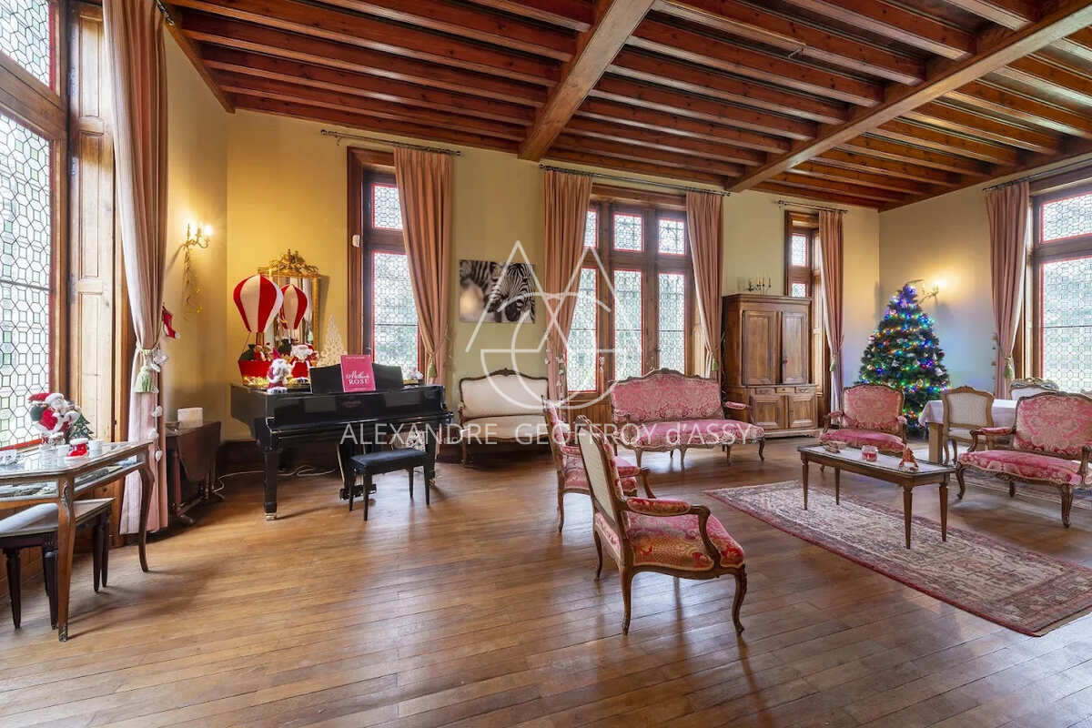 SUBLIME CHÂTEAU DU XV / XVIII ET XIX ème restauré dans un parc bucolique entouré de douves