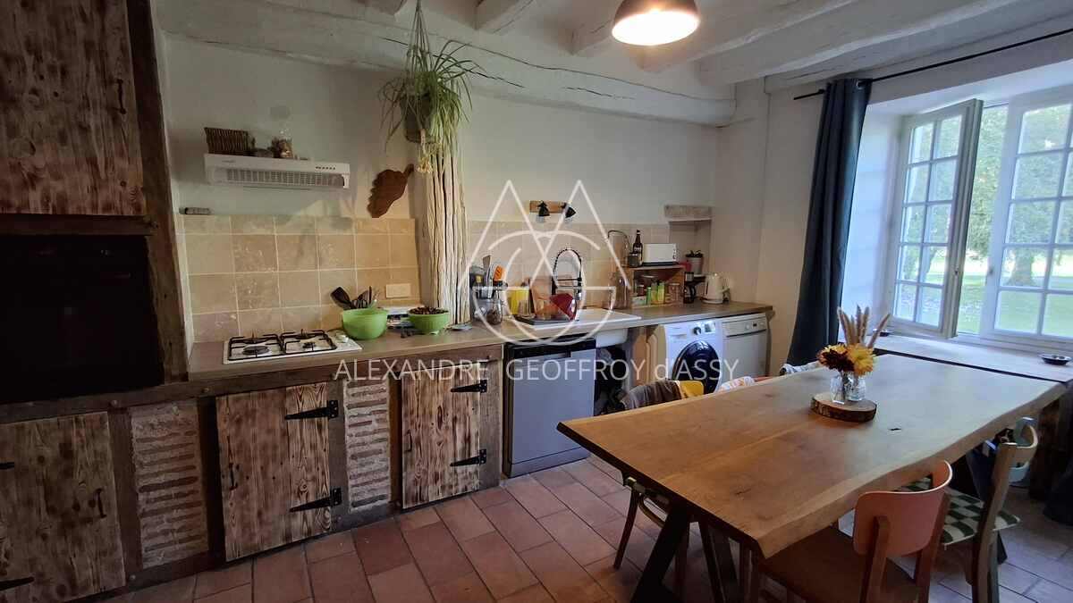 AUTHENTIQUE MANOIR DU XV et XVIIIème à 15 minutes de TOURS avec 90 hectares d'un seul tenant