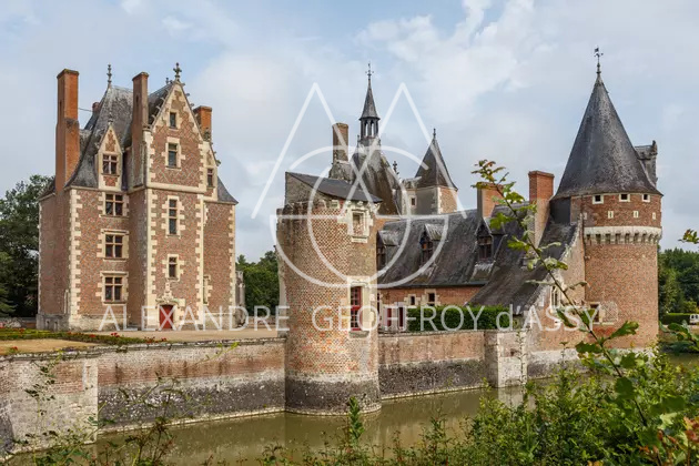 Vente d'un magnifique château du 15eme (ISMH) en sologne sur 40ha. 