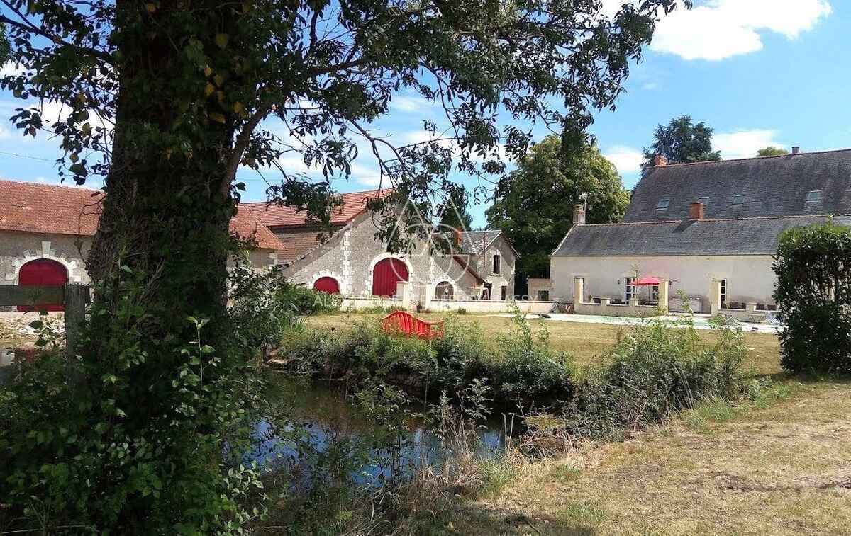 Manoir proche de Tours avec piscine 