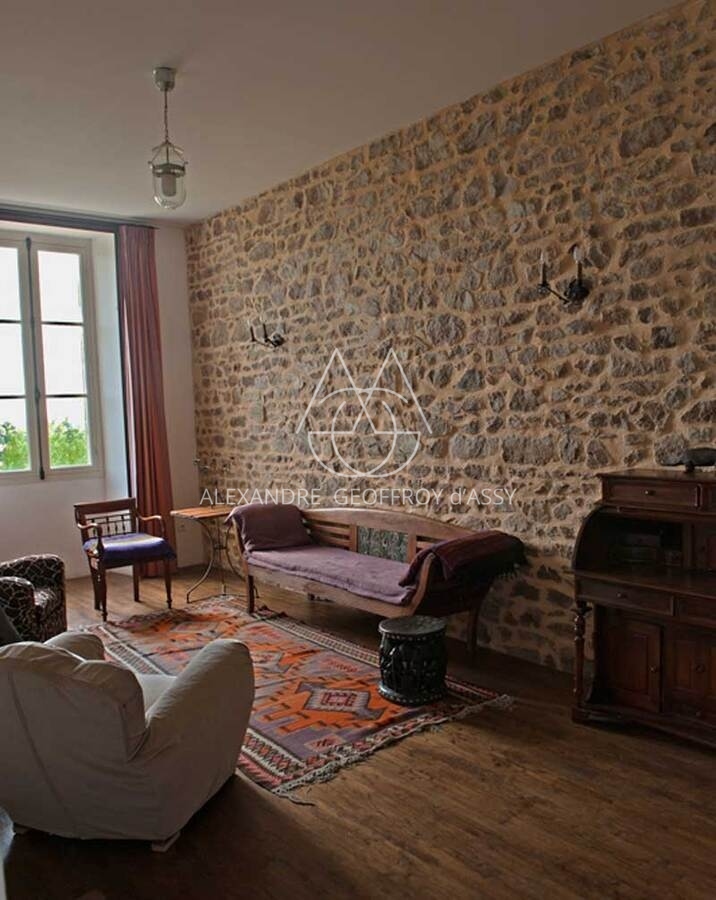 Château en Charente, 1,2 hectare, Piscine, Environnement paisible - Confolens 