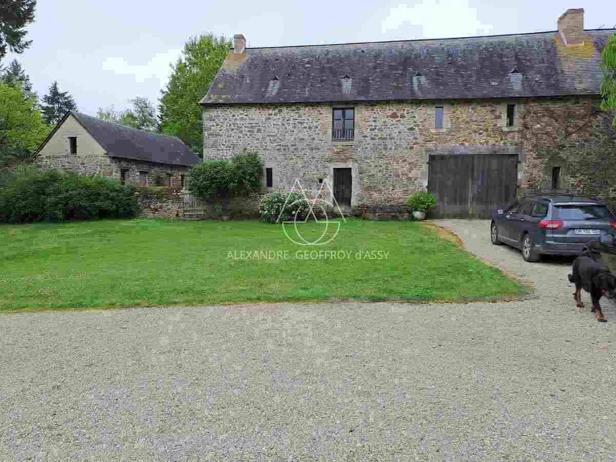 Manoir du XVI eme ISMH dans l'est de la Mayenne