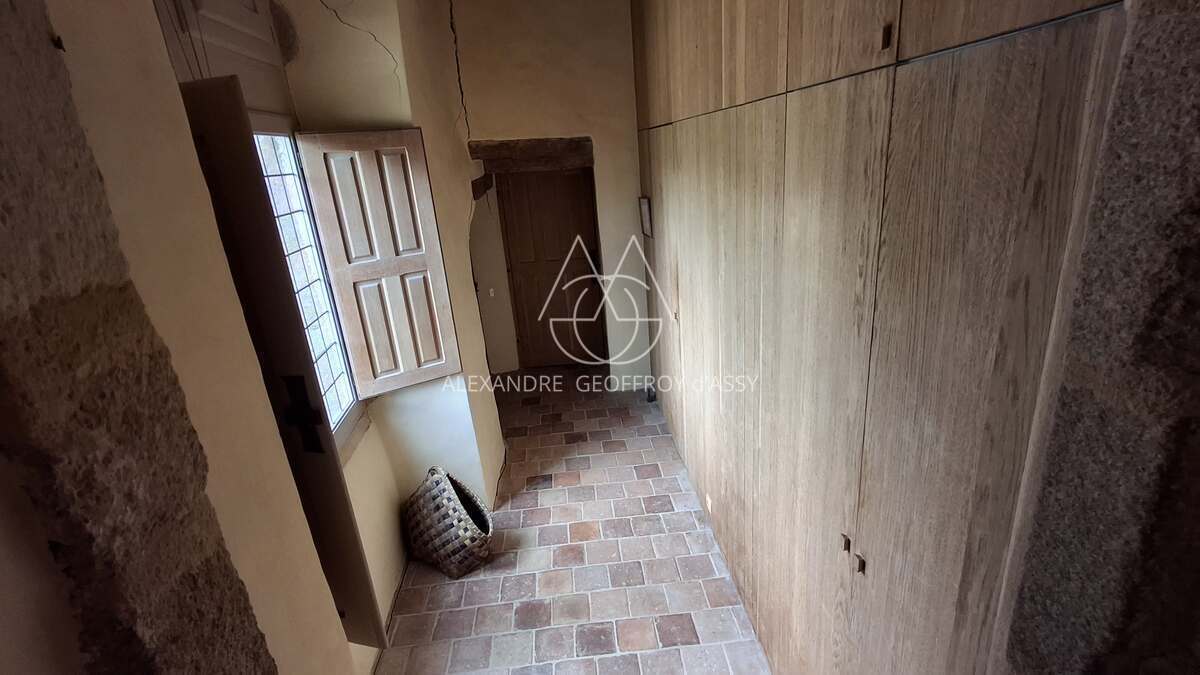 Manoir du XVI eme ISMH dans l'est de la Mayenne