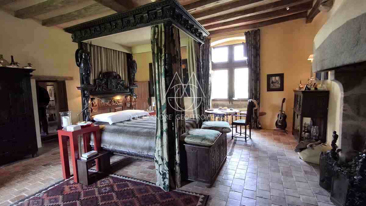 Manoir du XVI eme ISMH dans l'est de la Mayenne