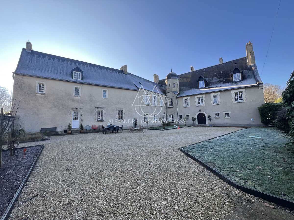Château historique duXV et XVIII ème à 30 minutes de Tours ancienne demeure de LAFAYETTE