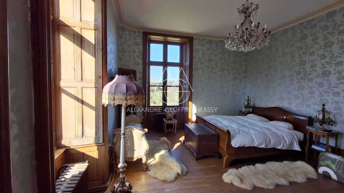Beau château  XIX eme à vendre en Haut-Anjou.