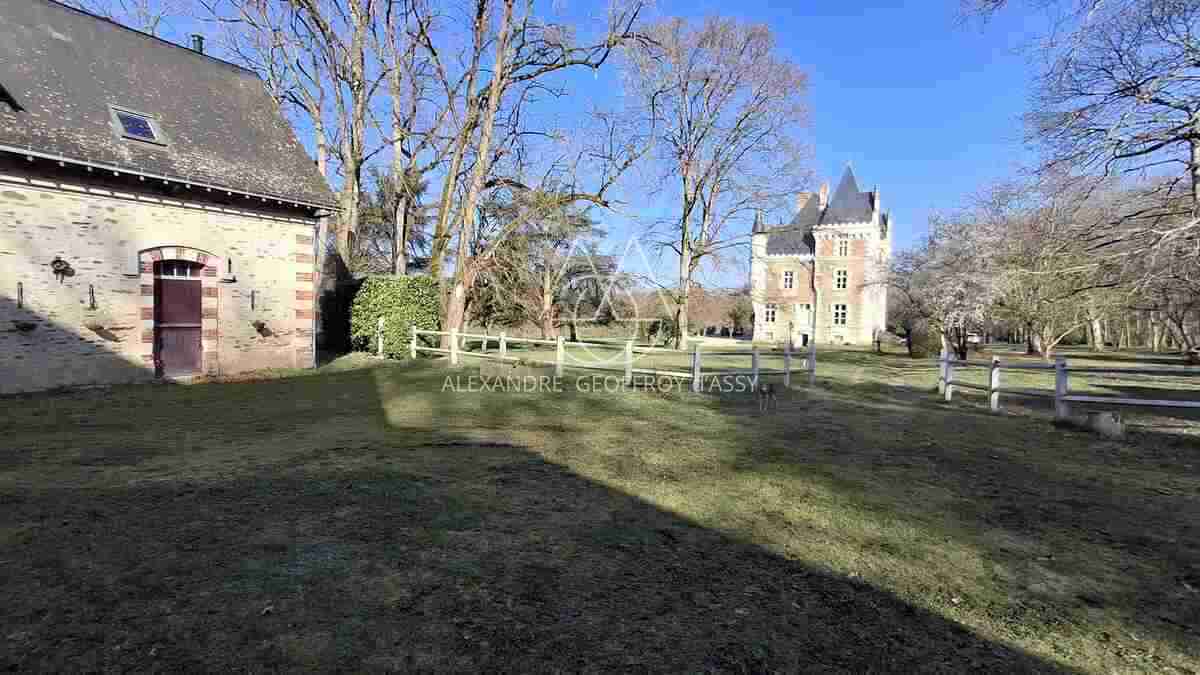 Beau château  XIX eme à vendre en Haut-Anjou.