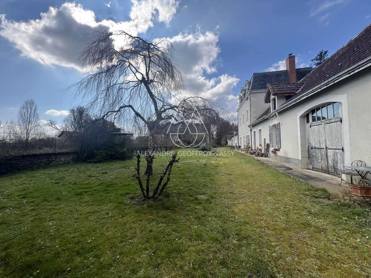 Château XIXème avec nombreuses dépendances sur 2.5 hectares LOCHES