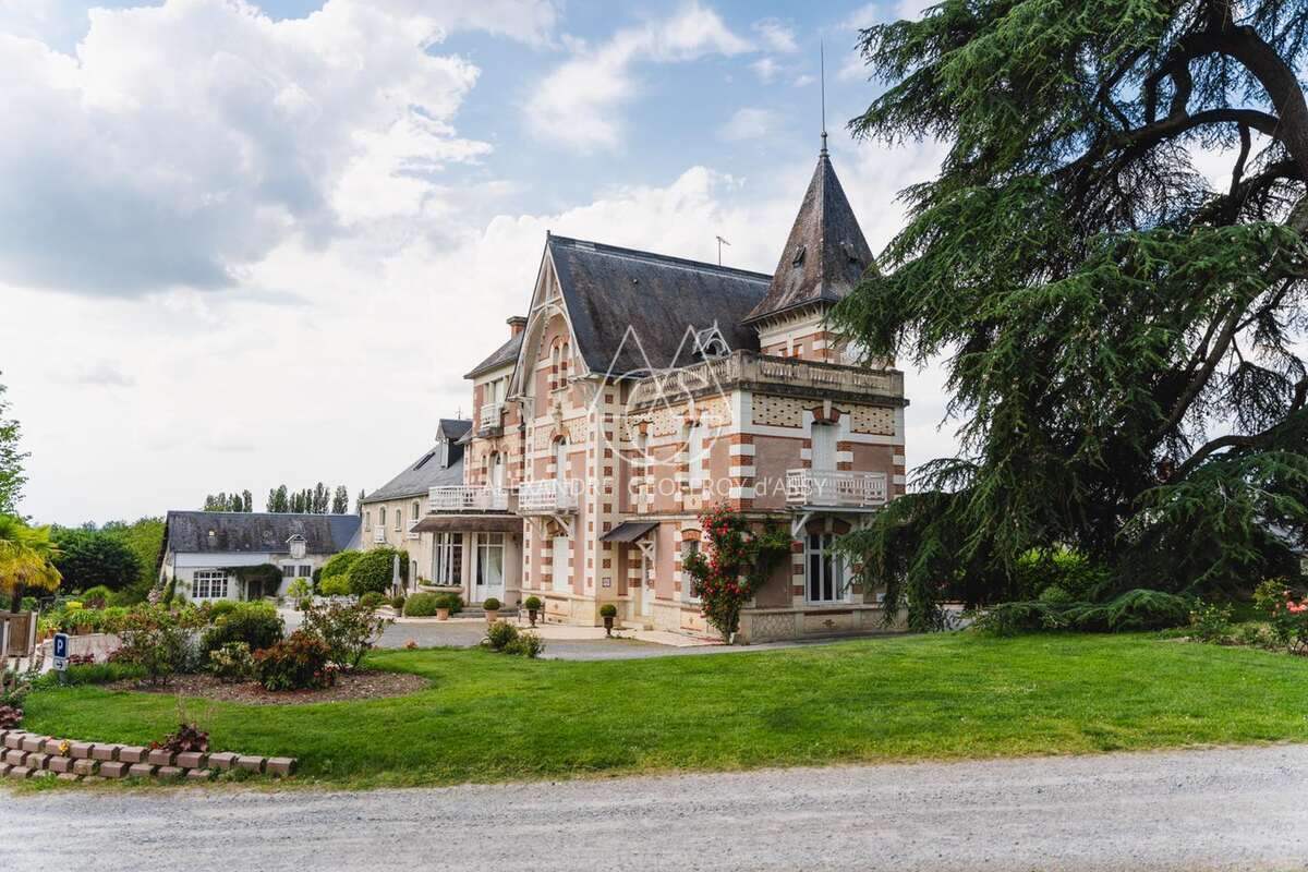 CHATEAU HOTEL ENTRE TOURS ET CHATEAUROUX