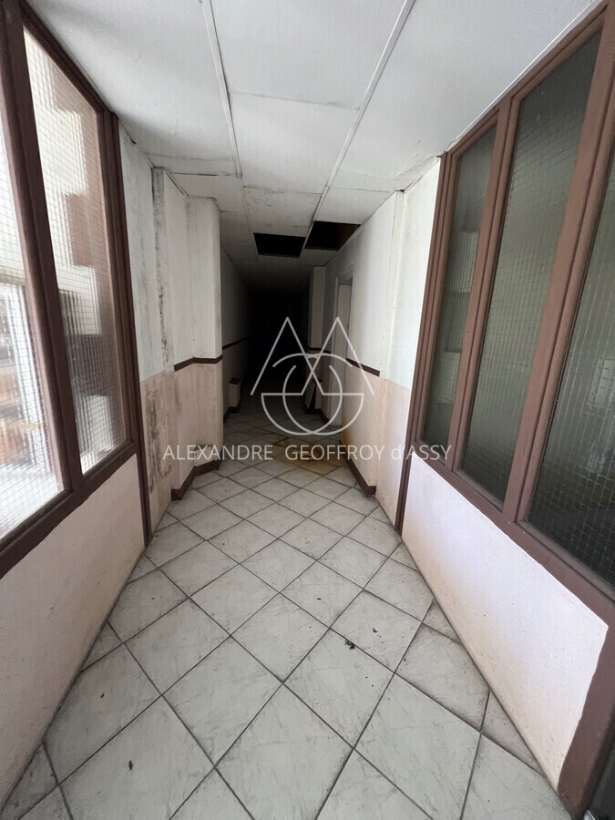 IMMEUBLE DE 1700 M2 42 APPARTEMENTS À RESTAURER TOTALEMENT
