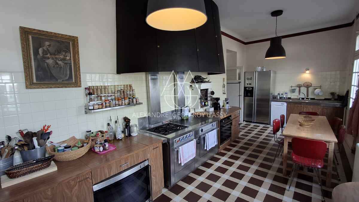 Château à 10 min de Tours de 500m2 sur un magnifique parc de 5ha.
