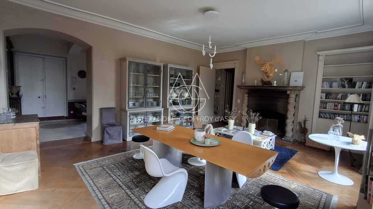 Château à 10 min de Tours de 500m2 sur un magnifique parc de 5ha.