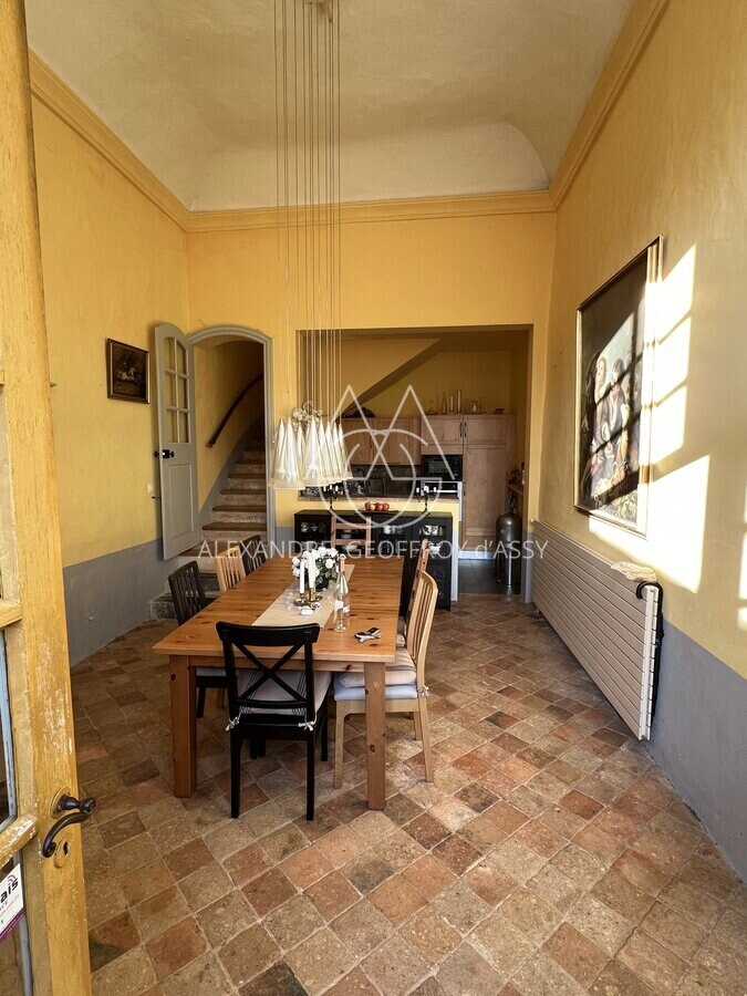 Abbaye classé Monument Historique date des XVIe et XVIIe siècles. Situé à proximité de Sablé.