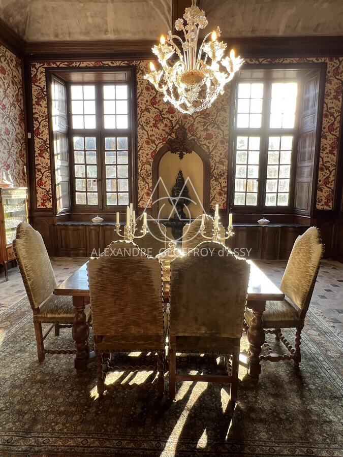 Abbaye classé Monument Historique date des XVIe et XVIIe siècles. Situé à proximité de Sablé.