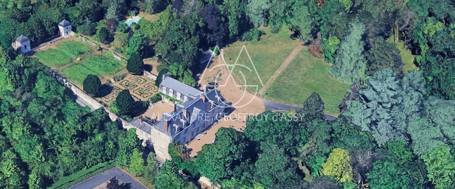 Château à 10 min de Tours de 500m2 sur un magnifique parc de 5ha.