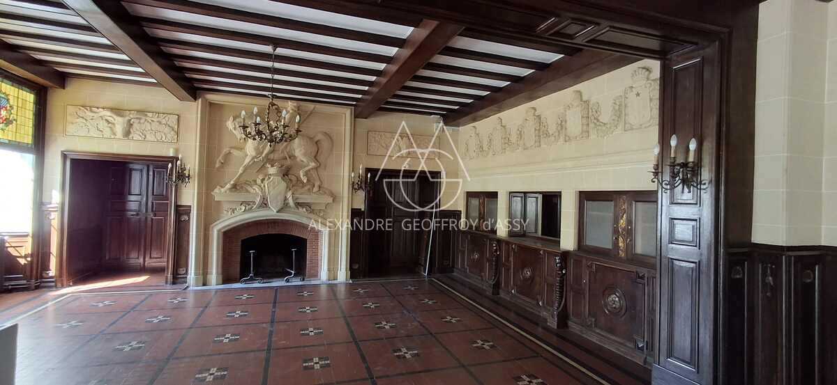 Château du XVIII eme a 1h10 de Paris. Conçu pour accueillir activités professionnelles et vie familiale indépendante.